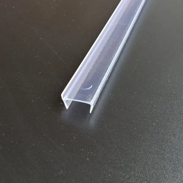 Listwa/uszczelka cokołu 18mm transparentna 3mb