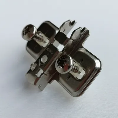 Prowadnik Clip Blum 174E6100.01 + kołek Prowadnik Clip Blum 174E6100.01 + kołek